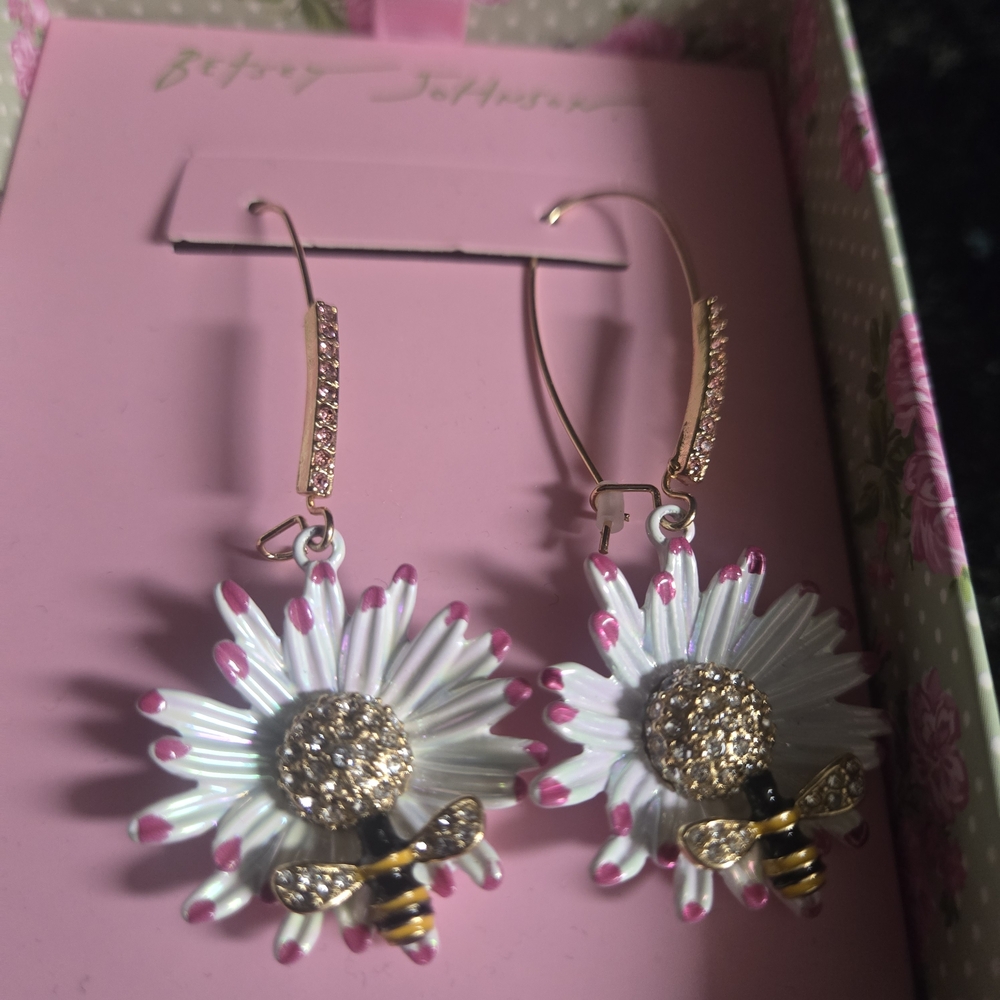 Betsey Johnson Daisy and Bee Drop Earrings - Pink & White - Picture 3 of 3